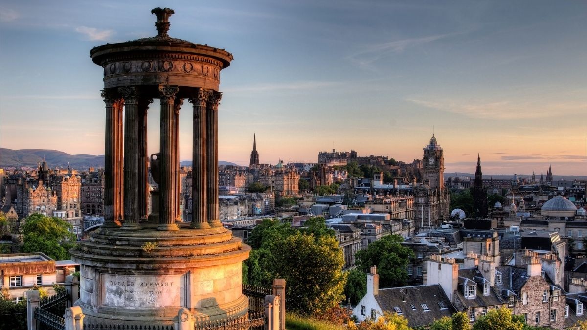 Where to Store Your Luggage in Edinburgh. What Your Options Actually Cost